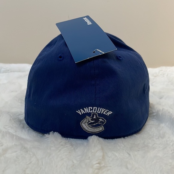 *NEW*  REEBOK VANCOUVER CANUCKS CAP - Picture 3 of 5